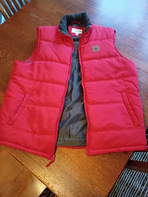 FIELD AND STREAM QUILTED VEST. LARGE. RED QUILT WITH  FLEECE LINING - Image 1 of 4