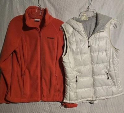 Lote 2 Chaleco acolchado de plumón blanco mandarina Y Chaqueta polar Columbia para mujer talla S Foto 1 de 4