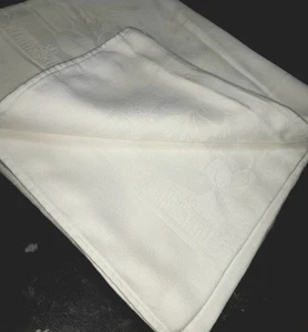 Weiße Baumwolle Tischdecke mit Blumenstickerei 130 cm x 130 cm - Bild 1 von 3