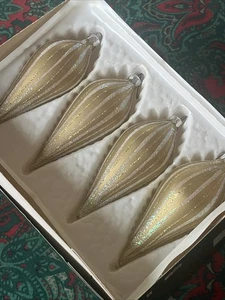 "Adornos de vidrio vintage de Navidad Commodore oro oblongo rayas de mica 6""" - Imagen 1 de 4