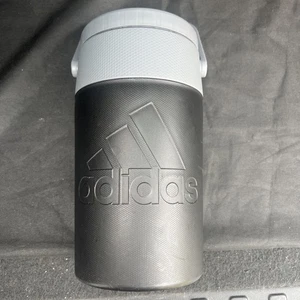Adidas Team Issue 2 Liter (64 oz) Thermo Kunststoff großer Wasserkrug - Bild 1 von 5