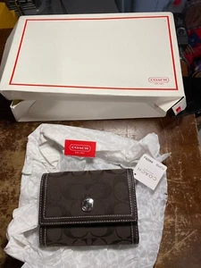 New w/ Tags Coach Hampton Signature Compact SV/Chocolate Wallet F42984 - Picture 1 of 4