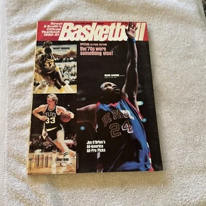 Pistones Mavs Street & Smith 80-81 Depaul Blue Demons firmados de colección por Mark Aguirre - Imagen 1 de 3