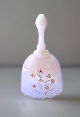 Винтажный розовый опалиновый стеклянный колокол с автографом Fenton ручная роспись 6,25 дюйма - Изображение 1 из 4