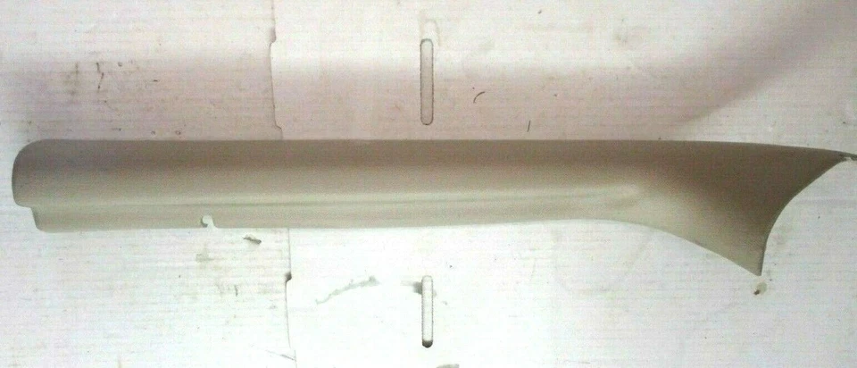 Malibu Maxx LT 2005 luz neutra moldura lateral pasajero maletero trasero quinta puerta Foto 1 de 4