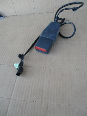 Mitsubishi Outlander SE 2011 hebilla de cinturón de seguridad delantera izquierda o derecha 6187695  Foto 1 de 4