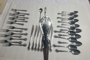 Reed & Barton Select Stainless Flatware Rose Queen 40 pcs - Picture 1 of 10
