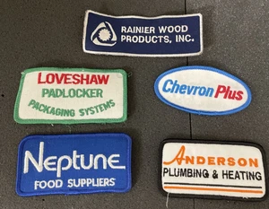 Lotto di 5 toppe vintage anni 80 per cappelli, Nettuno, Loveshaw, Chevron, Anderson - Foto 1 di 19