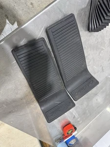 Cub Cadet Foot Treads 1641 1440 1862 1861 1864 1863 1782 2182 2284 2084 - Picture 1 of 3