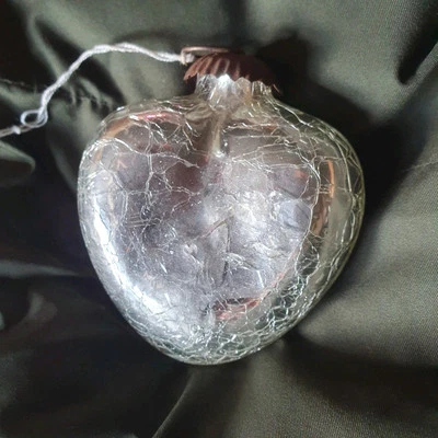Ancienne boule de Noel coeur de pardon  - Photo 1/3
