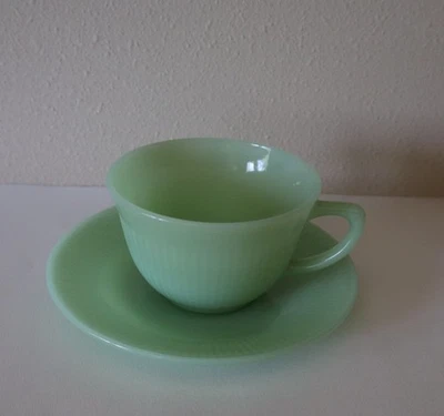 Vtg Anchor Hocking Jane Ray JADEITE GREEN Cup and ribbed sunburst pattern Saucer - Imagem 1 de 4