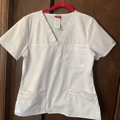Solid White Dickies Women’s Scrub Top Size Medium Short Sleeve Like New - Image 1 of 4