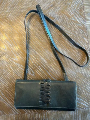 Bandolera/cartera LODIS In the Details Traveler cuero genuino verde oscuro RFID Foto 1 de 4