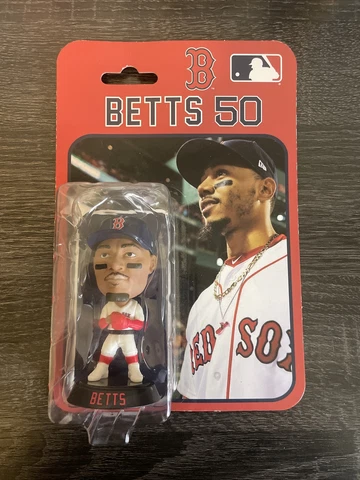 MLB Boston Red Sox MOOKIE BETTS Baseball Bobblehead 3.75" Figure w/Base Cover