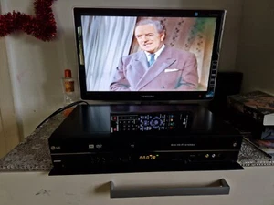 LG RCT689H Mit FB DVD/VHS-Combi Recorder/HDMI/USB/VHS - Bild 1 von 16