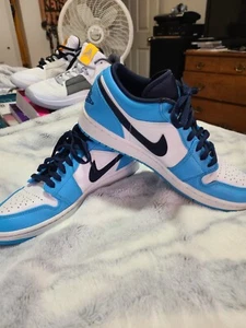 Size 9 - Jordan 1 Low UNC 2021 Black/University Blue/White - Picture 1 of 10