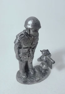 Michael Ricker 4.5" Pewter Figurine 2004 Soldier Dog With Removable Flag - Picture 1 of 8
