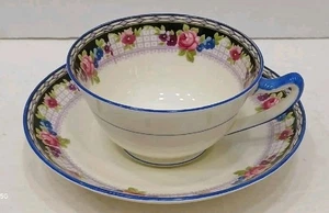 Tazza e piattino vintage design Royal Paragon rosa, viola e blu rosa con manico blu - Foto 1 di 6