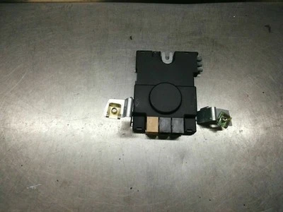 AUDI A3 SPORT 2.0 TDI AUTO 2004 ANTENNA AMPLIFIER 8P3035225 - Image 1 of 3