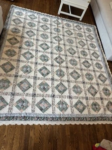 Vintage Handarbeit Patchwork Quilt Spitzenborte Blumen Quadrat Diamant 94,5”x82” EUC - Bild 1 von 7