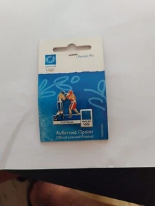 ATHENS 2004 OLYMPIC GAMES BOXING PIN BADGE ON ORIGINAL DISPLAY CARD - Foto 1 di 2
