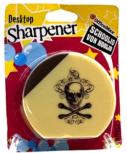 Sacapuntas de plástico manual Office Max de colección Schoolio Von Hoolio calavera - Imagen 1 de 2