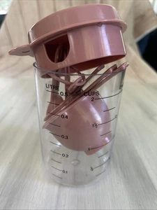 Vintage Kunststoff Rosa Messbecher und Löffel Set - Bild 1 von 6