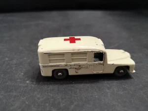 G950-MATCHBOX LESNEY MOKO No14A DAIMLER AMBULANCE - Picture 1 of 5