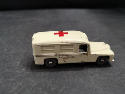 Ambulancia Daimler G950-MATCHBOX LESNEY MOKO Nº14A Foto 1 de 4