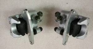 PINZAS DE FRENO DELANTERAS YAMAHA GRIZZLY 660 2002-2008 con PASTILLAS (VENDEDOR DE EE. UU.) PINZA 004 - Imagen 1 de 1