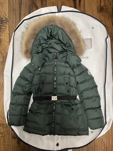 Moncler Mädchen Pufferjacke Parka mit Pelzhaube grün daunen Größe 6, 116 cm - Bild 1 von 5