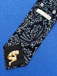 Authentic MANO Paisley Model Girl Design On Navy Blue 100% Silk Necktie Tie - Picture 1 of 14