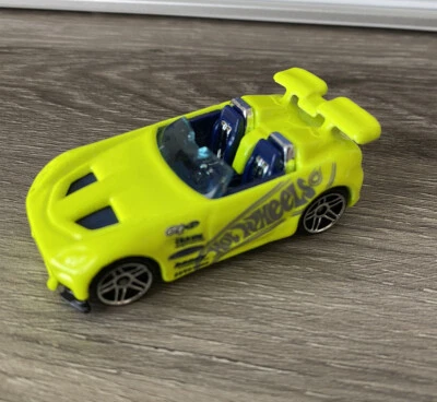 2001 Hot Wheels Green Tantrum  Convertible Car - Image 1 of 4