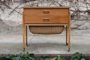 Teak Nähschränkchen mit Korb auf Rollen - Bild 1 von 11