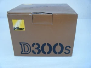 Nikon D300 Retail Box, Cables, Quick Guide, Foldout Sheet, lens cap - Picture 1 of 7