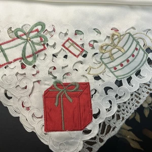 Christmas Table Cloth 100% Poly 60” X 120” Very Clean - Picture 1 of 11