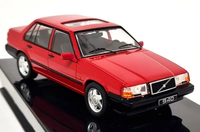 Ixo 1/43 - Volvo 940 Turbo 1990 Red Diecast Scale Model Car - Image 1 of 4
