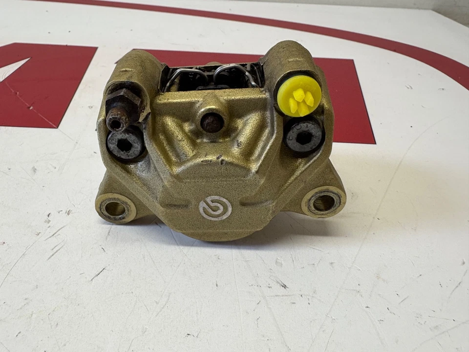 Ducati Brembo rear brake caliper & brake pads ST2 & Supersport 750 900 61140082A - Image 1 of 4