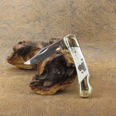 Navaja de bolsillo de hoja de bloqueo con mango de asta remachada de 3" Foto 1 de 4