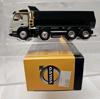 HO 1:87 Volvo FM9 4-Axle Dump / Tipper Truck - New - Image 1 of 4