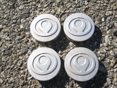 Tapacubos centrales de llantas de aleación plateados Mazda 626 Millennia de fábrica Foto 1 de 4