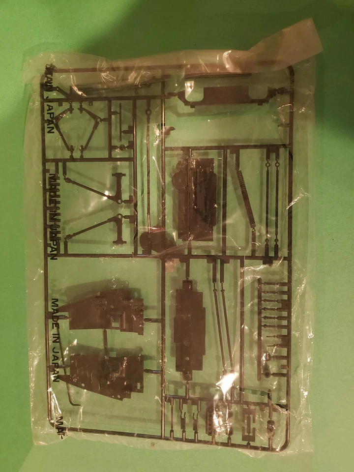 Testors doyusha otaki 1/12 countach k sprue black - Image 1 of 1