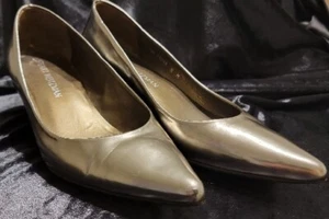 Stuart Weitzman Silver Metallic Patent Leather Low Kitten Heel Shoes 8M Spain - Picture 1 of 14