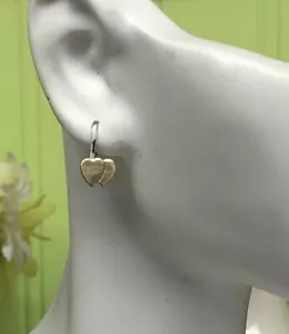 Pendientes de poste de doble corazón de oro amarillo liso de 14 K Find - Imagen 1 de 12