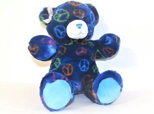 Build-A-Bear Peace Zeichen blau Teddybär mit Peace Zeichen Stofftier mit Schleife - Bild 1 von 7