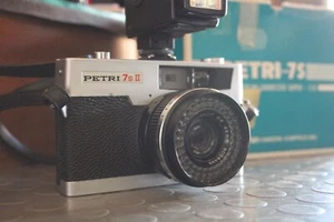 Máquina Fotografica Petri 7S II Telémetro en Caja Óptica Petri 45 MM f2, 8 - Imagen 1 de 13