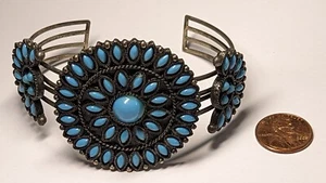 SOUTHWESTERN STYLE FAUX TURQUOISE CUFF BRACELET SIGNED NR - Imagen 1 de 22