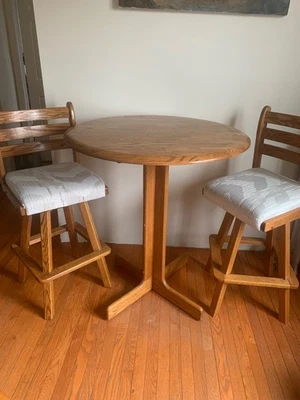 high top oak wood dining table with 2 chairs - Image 1 of 4