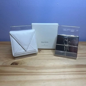 Vera Wang Wedgwood Silver Compact - Imagen 1 de 6