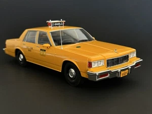 1987 Chevrolet Caprice Limited Sedan NYC Yellow Taxi Cab 1/18 MCG HTF ! - Picture 1 of 9